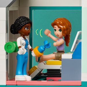 LEGO Friends Szpital w mieście Heartlake (42621) 3