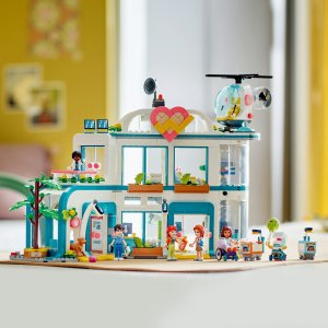 LEGO Friends Szpital w mieście Heartlake (42621) 7