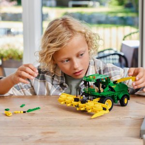 LEGO Technic John Deere 9700 Forage Harvester (42168) 6