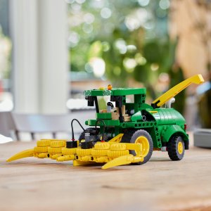 LEGO Technic John Deere 9700 Forage Harvester (42168) 7