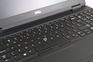 Laptop Dell Latitude 5590 i5-7300U 8GB 256GB SSD 1920x1080 IPS Windows 11 Professional Ultrabook 10