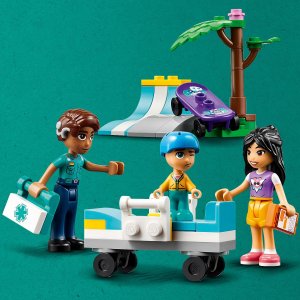 LEGO Friends Karetka szpitala w Heartlake (42613) 4