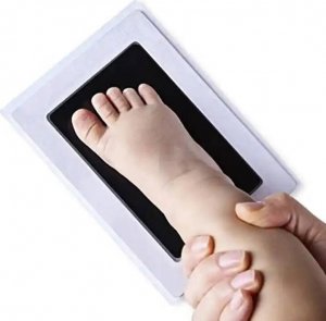 Aptel Niebrudzący Zestaw do Wykonywania Odcisku Rączki Stópki Dziecka DA82 2