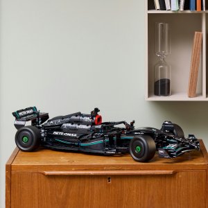 LEGO Technic Mercedes-AMG F1 W14 E Performance (42171) 4