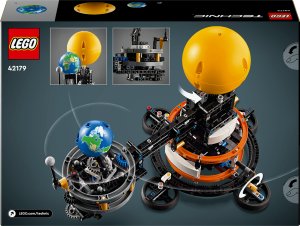 LEGO Technic Planeta Ziemia i Księżyc na orbicie (42179) 2