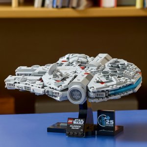 LEGO Star Wars Sokół Millennium (75375) 7