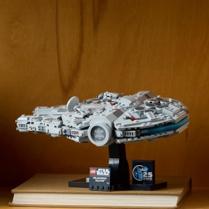 LEGO Star Wars Sokół Millennium (75375) 9