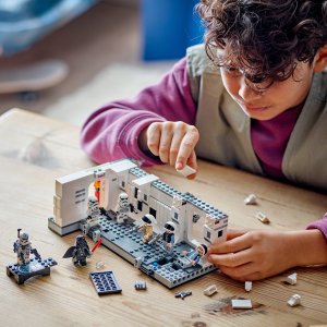 LEGO Star Wars Wejście na pokład statku kosmicznego Tantive IV (75387) 3