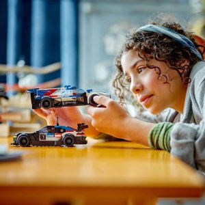 LEGO Speed champions Samochody wyścigowe BMW M4 GT3 & BMW M Hybrid V8 (76922) 3