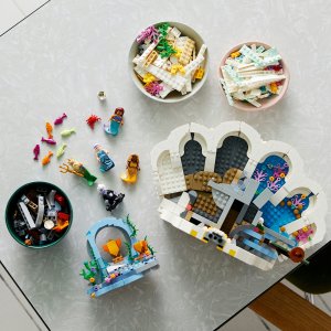 LEGO Disney Królewska muszla Małej Syrenki (43225) 7