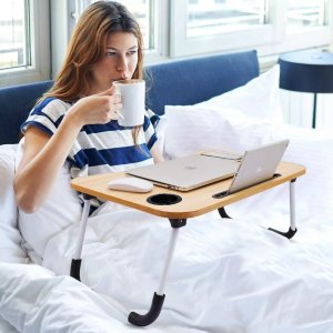 Severno Składany stolik pod laptopa w kolorze drewna z miejscem na kubek i szufladą 3