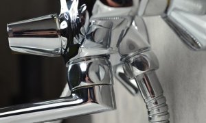 Sotbe SOTBE INARI bateria wannowa ścienna z długą ruchomą wylewką + bateria umywalkowa z wyciąganą wylewką 10