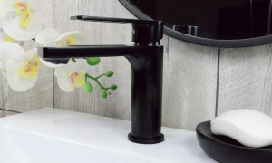 Sotbe SOTBE LOFT SVART Zestaw bateria prysznicowa + bateria umywalkowa stojąca + drążek prysznicowy 80 cm 5