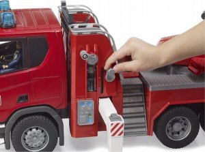 Bruder Pojazd Scania Super 560R Straż pożarna z pompą wodną 3