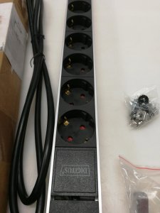 Wizualizer Art.-Multimedia DIGITUS Listwa zasilająca aluminiowa 8 gniazd ze stykami ochronnymi przewód zasilający 2m wtyczka IEC C20 8