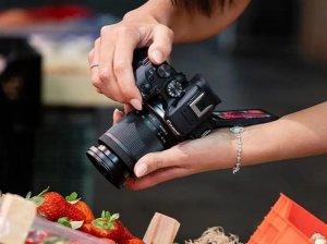 Aparat Canon EOS R10 (5331C003) 8