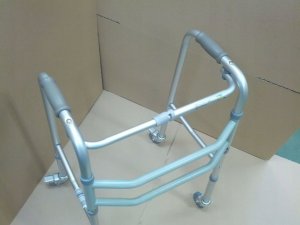 Vitea Care Balkonik rehabilitacyjny z 4 kółkami - chodzik 10