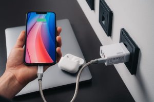 Ładowarka Verbatim Ładowarka sieciowa Verbatim 1xUSB-C PD 20W 1xUSB-A QC 3.0 2xUSB-A 10W UE biała 11