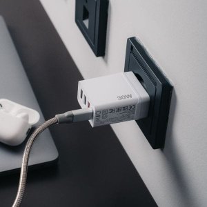 Ładowarka Verbatim Ładowarka sieciowa Verbatim 1xUSB-C PD 20W 1xUSB-A QC 3.0 2xUSB-A 10W UE biała 8
