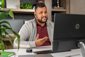 Słuchawki Poly Voyager Free 60+ UC M Czarne +BT700 USB-C Adapter +Touchscreen Charge Case (7Y8H0AA) 8