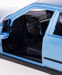 Bburago Model metalowy Mercedes Benz 190E 1987 1/24 czerwony 9