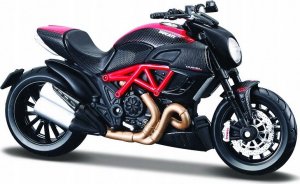 Maisto Model metalowy Ducati Diavel Carbon z podstawką 1/18 1
