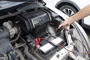 Kompresor samochodowy Technaxx Ładowarka do akumulatorów 10A 230V z kompresorem 4