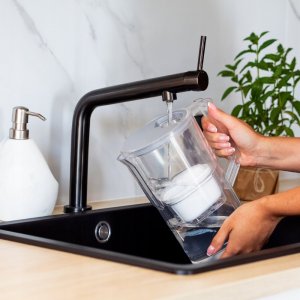 Dzbanek filtrujący Wessper AquaMax Basic szary 9