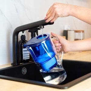 Dzbanek filtrujący Wessper AquaMax Basic niebieski 3