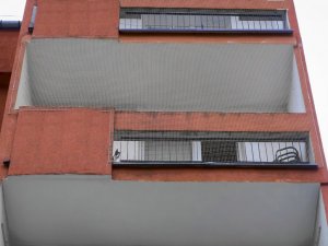 Linarem SiatkiSieci ZESTAW SIATKA NA BALKON DLA KOTA 6x3 BEZ WIERCENIA MARKA BEZPIECZNE KOTY 2