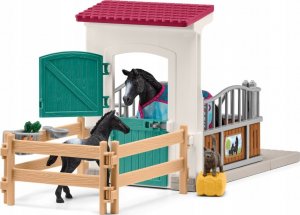 Figurka Schleich Zestaw figurek Boks dla koni z klaczą i źrebakiem 5