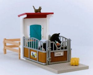 Figurka Schleich Zestaw figurek Boks dla koni z klaczą i źrebakiem 8
