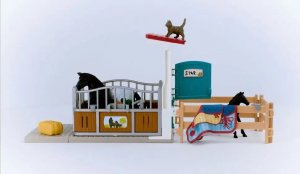 Figurka Schleich Zestaw figurek Boks dla koni z klaczą i źrebakiem 10