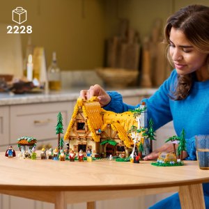 LEGO Disney Chatka Królewny Śnieżki i siedmiu krasnoludków (43242) 2