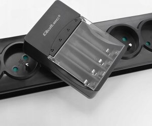 Ładowarka Qoltec Ładowarka Qoltec do akumulatorków Ni-MH typu R03/AAA R6/AA | 300mA 4