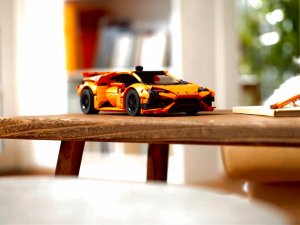 LEGO Technic Pomarańczowe Lamborghini Huracán Tecnica (42196) 17