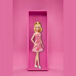 Lalka Barbie Mattel Fashionistas w różowo-czerwonej, kwiecistej sukience (FBR37/HJT02) 6