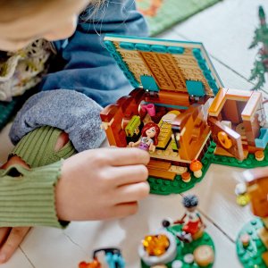 LEGO Friends Przytulne domki na letnim obozie (42624) 3