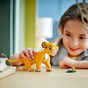 LEGO Disney Król Lew — lwiątko Simba (43243) 7