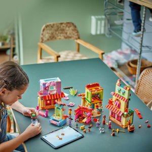 LEGO Disney Magiczny dom Madrigalów (43245) 6