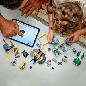 LEGO DC Batman Jaskinia Batmana z Batmanem™, Batgirl™ i Jokerem™ (76272) 3