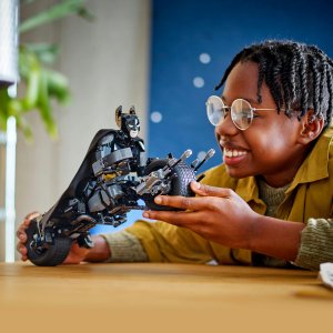 LEGO DC Batman Figurka Batmana™ do zbudowania i batcykl (76273) 2