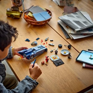 LEGO DC Batman™ z batmobilem kontra Harley Quinn™ i Mr. Freeze™ (76274) 3