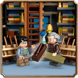 LEGO Harry Potter Sklepy Ollivandera™ i Madame Malkin (76439) 4