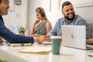 Słuchawki Poly Voyager Surround 80 UC czarne (8H2G3AA) 8