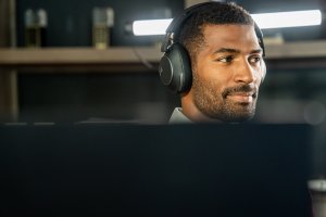 Słuchawki Poly Voyager Surround 80 UC czarne (8H2G3AA) 10