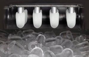 Kostkarka do lodu Clatronic Kostkarka do lodu CLATRONIC EWB 3798 CZARNA 3