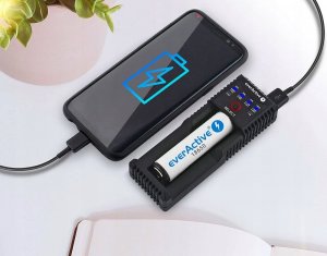 Ładowarka EverActive Ładowarka do akumulatorków cylindrycznych Li-ion oraz Ni-MH everActive UC-100C z funkcją Power Bank 4