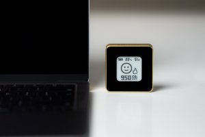 SMART HOME AIR QUALITY SENSOR/GOLD/BLACK AIRV-ELEG AIRVALENT 2