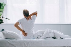 Armedical Poduszka ortopedyczna profilowana do spania na brzuchu SLIM PILLOW Qmed 2